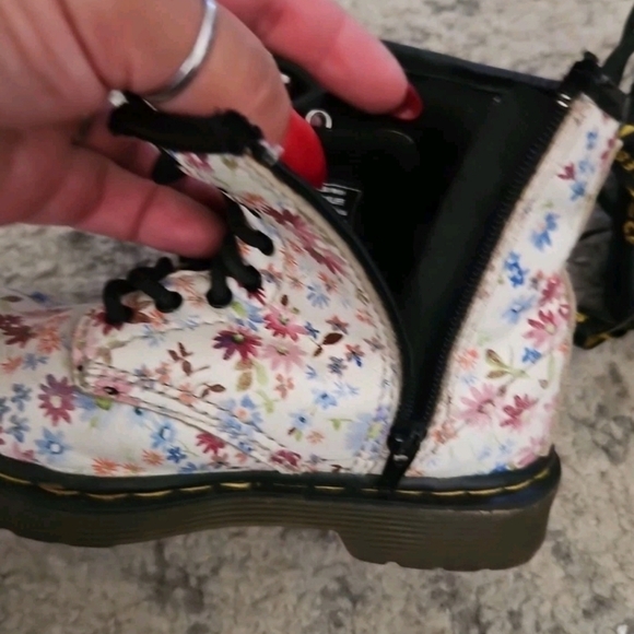Dr Martens Kids Brooklee Lace Ankle Combat in White Floral Feminine Boot 8 - Picture 9 of 13